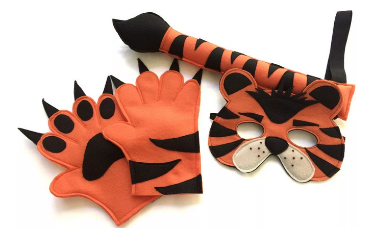 Tigris karneváli jelmez egy maszkkal és kesztyűvel rendelkező fiúnak