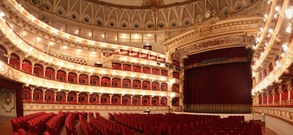 Gledališče Petruscelli v Bariju, Apulia, Italija