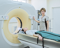 МРТ делается на голодный желудок или нет? Нужно ли готовиться к МРТ? Что нужно брать с собой на МРТ?