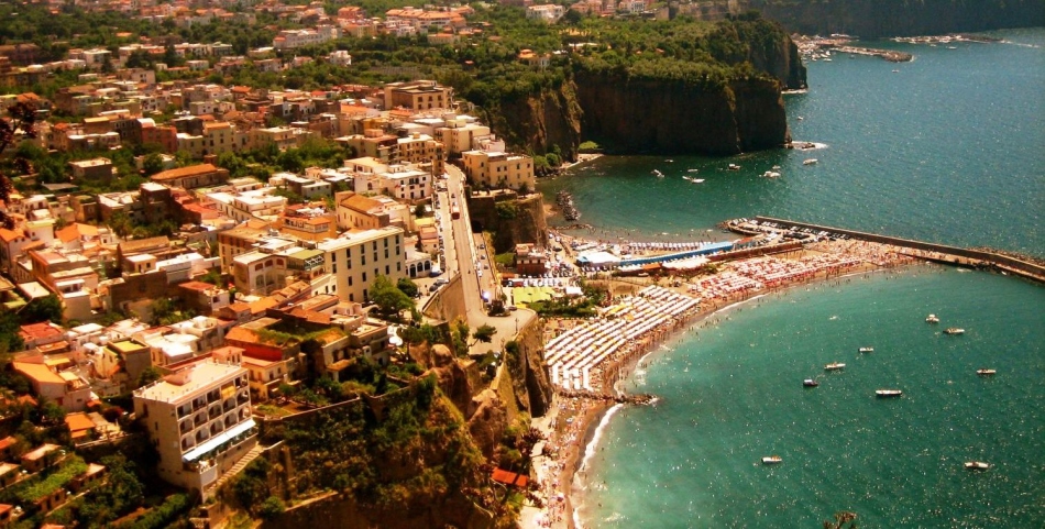 Sprier ، Neapolitan Riviera ، إيطاليا