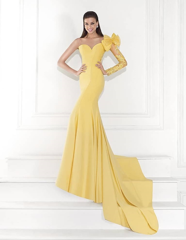 Светлый лимонный оттенок выпускного платья-2023 - это очень нежно и женственно
