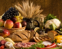 Kateri izdelki so pritrjeni - zelenjava, zelenico, sadje in jagoda, suho sadje in oreščki, zelišča, pijače in mlečni izdelki: seznam, kratek opis