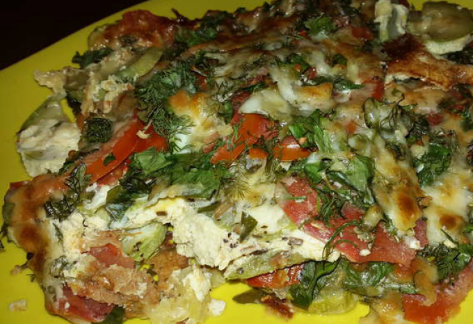 Zucchini panggang dengan tomat dan keju dalam oven: hidangan sudah siap