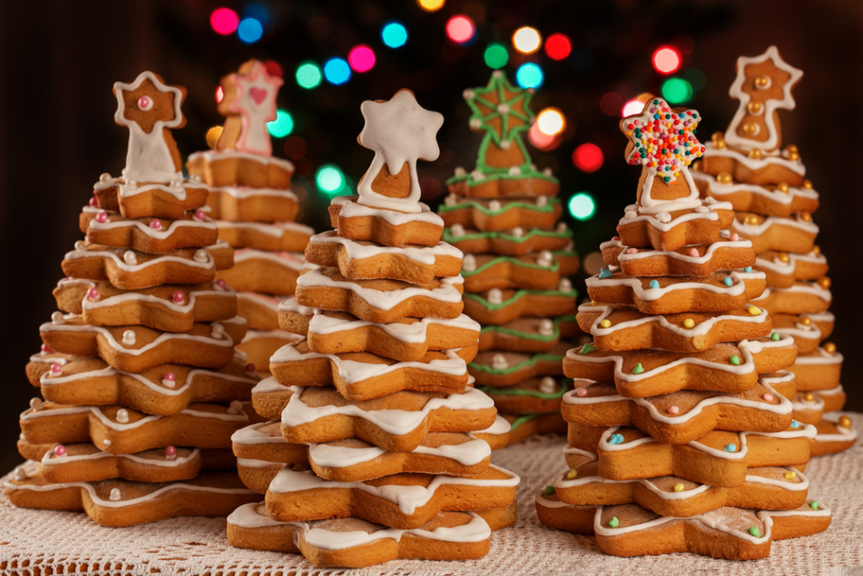 These elegant Christmas trees can be assembled from cookies