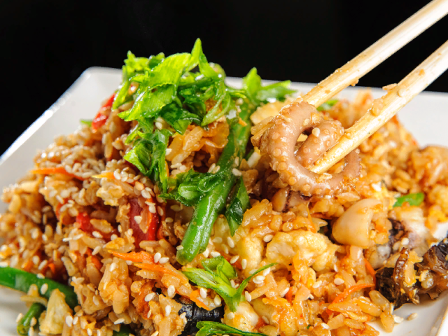 Ali je mogoče v riž dodati sojino omako - kako kuhati okusno: recepti z zelenjavo, mesom, ribami, gobami