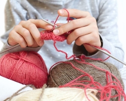 Signes associés aux aiguilles de tricot, crochet