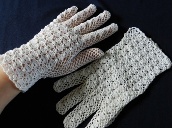 Openwork white female gloves