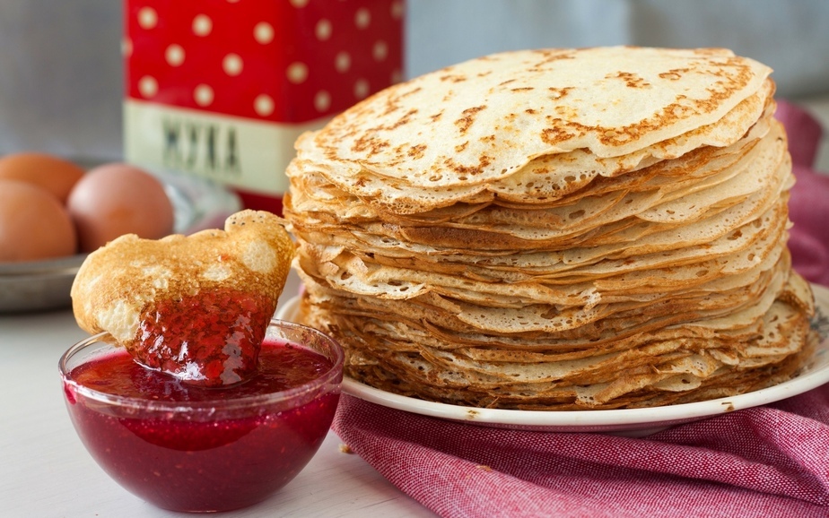 Pancakes do not spoil the figure on Shrovetide