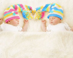 Twins and Twins: Quelle est la différence? Comment se produisent les jumeaux et les jumeaux, comment est la conception? Les jumeaux ou les jumeaux sont-ils similaires les uns aux autres?