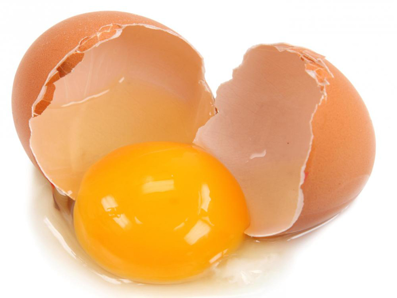 Za gastritis priporočamo surova jajca