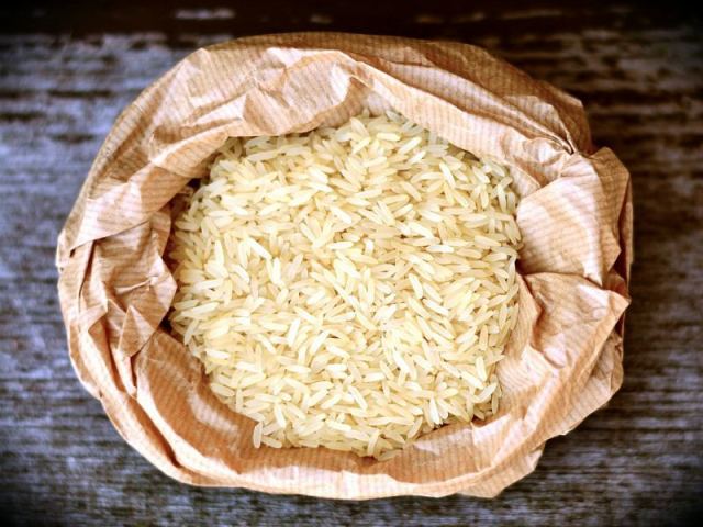 Hogyan lehet meghatározni: Valódi rizs vagy hamis? Hogyan lehet megkülönböztetni a kínai műanyag rizst az otthoni jelenről: Tesztek