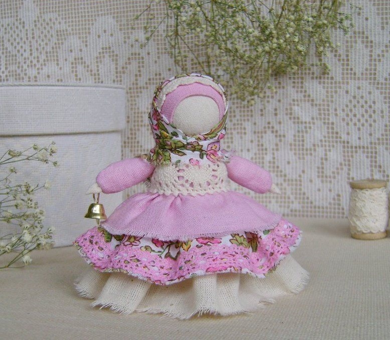 A real miniature bell can be invested in the handle of a doll.