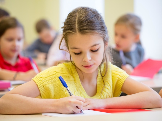 Cara dengan cepat mengajar anak untuk secara kompeten menulis dikte: 5 rahasia tulisan yang kompeten. Apa yang perlu dilakukan agar anak menulis dengan benar tanpa kesalahan: rekomendasi dari seorang guru yang berpengalaman