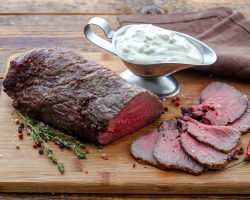 Hogyan lehet helyesen sütni a marhahús és a márvány marhahús lédús steakjét egy szokásos serpenyőben, grill serpenyőben, sütőben, multicooker, a grillben: a legjobb receptek. Szükségem van a savanyúságra, meg kell vernem egy marhahús steaket, hogyan lehet lágyvá tenni? Mikor kell a marhahús steaknek sónak lennie?