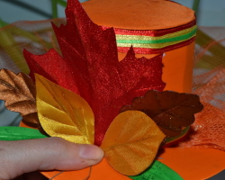 Hogyan készítsünk kalapot papírból és kartonból a saját kezével?