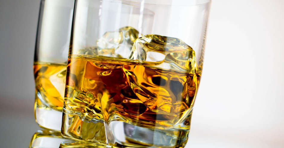 Алкогольные напитки - высококалорийные продукты