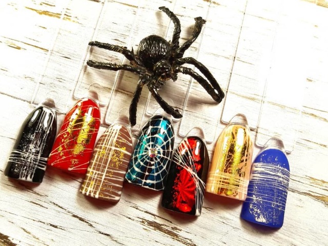 Gel-gel, web. Comment utiliser un réseau d'araignée. Conception des ongles avec une toile d'araignée: Photo. Un gel de Spider Wewar sur AliExpress. Comment faire du gel gel vous-même?