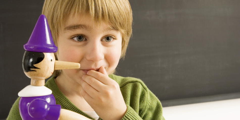 Če je otrok jedel žvečilni gumi, je pomembno, da ne sodi v dihalni trakt.
