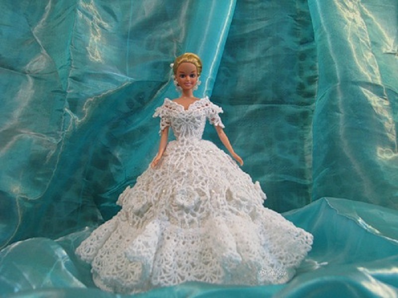 Lush wedding dress with lace for Barbie