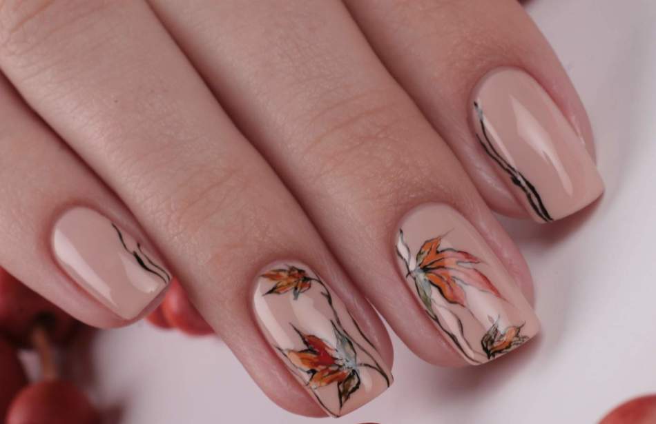 Autumn manicure with leaves