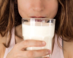 Apakah mungkin minum tablet dan vitamin dengan susu atau kefir? Tablet apa yang tidak bisa dicuci dengan susu? Apa lagi yang tidak bisa minum pil?