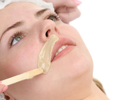Ako odstrániť vlasy na tvári navždy doma, s kozmetológom: Metódy, ľudové prostriedky, recenzie