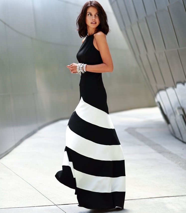 Платье в черно-белом стиле