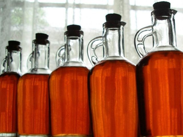 How and on how to insist moonshine for taste, aroma, colors: recipes, tips