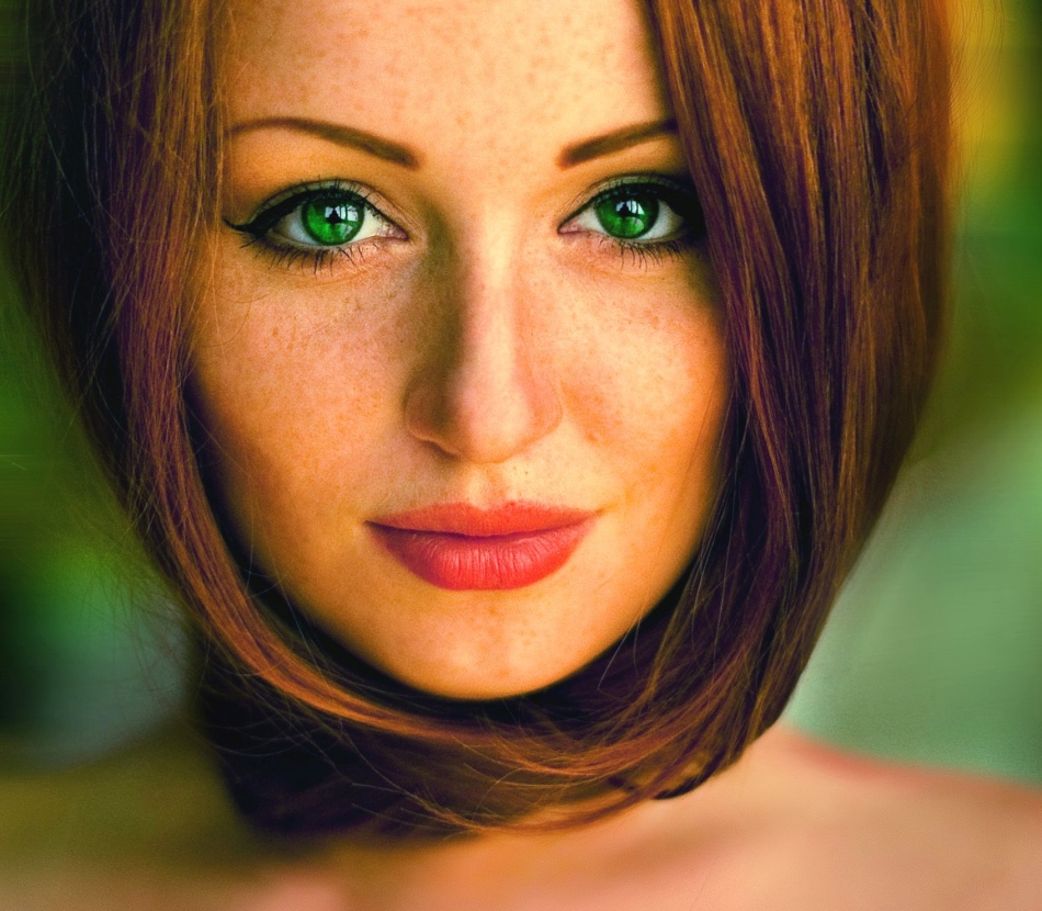 Какой цвет волос подходит к зеленым глазам фото