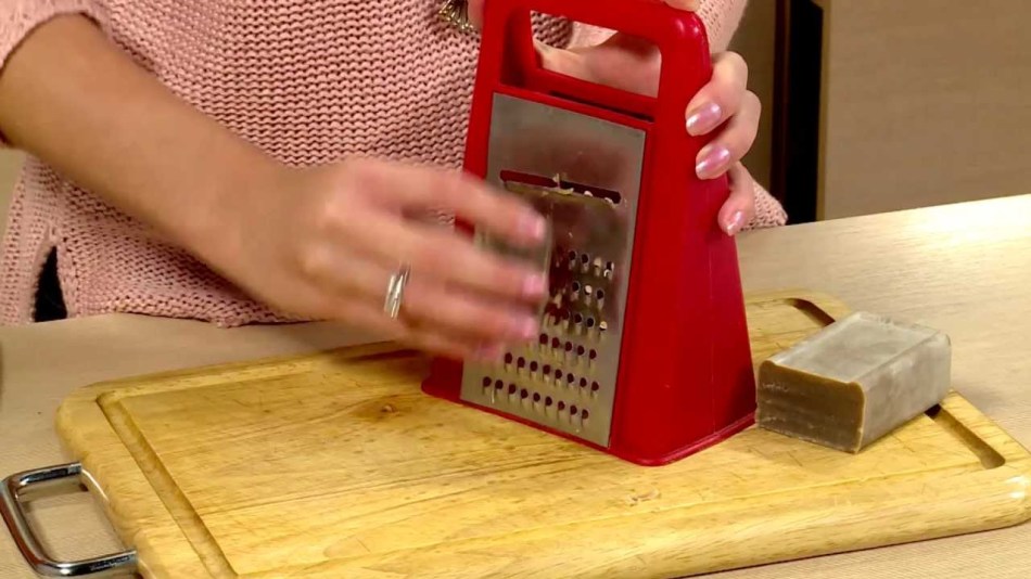 To make a gel, you need to grate the soap on the grater and dilute with water