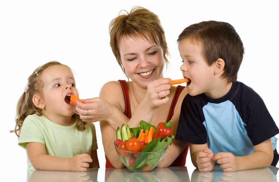 Diet seimbang akan memperingatkan karies gigi permanen pada seorang anak