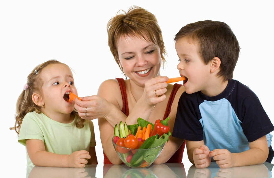 Die ausgewogene Ernährung warnt die Karies vor permanenten Zähnen bei einem Kind