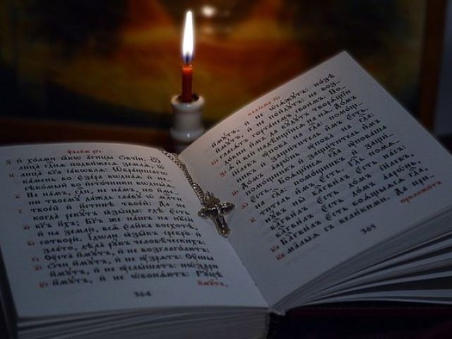 Вечерние молитвы на сон грядущий на русском языке: текст, читать