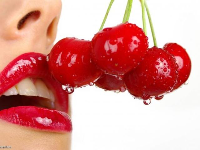 5 der besten Kosmetik für die Lippenpflege. Was sollte nicht regelmäßig für die Lippen verwendet werden?