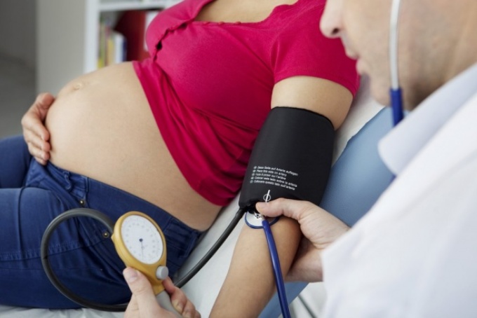 Omega - 3 est pris pour la prévention de l'hypertension chez les femmes enceintes.