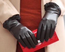 How to buy good leather and suede female and men's gloves on Lamoda? How to buy female and male gloves on fur on Lamoda?