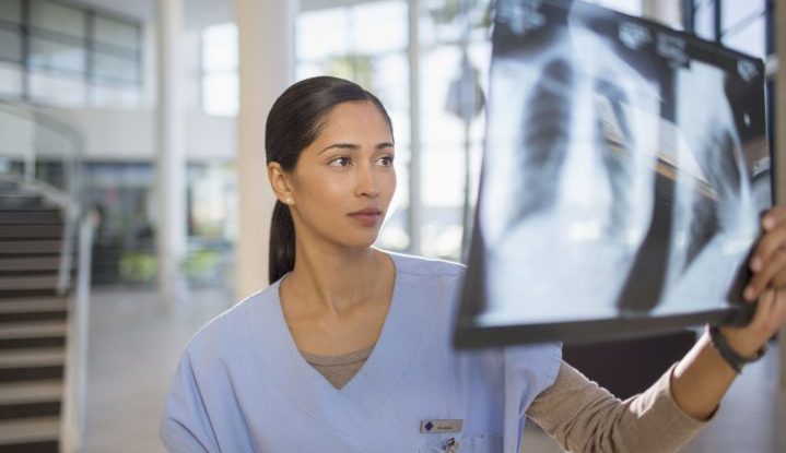 Peut-il y avoir une pneumonie sans symptômes, toux, température?