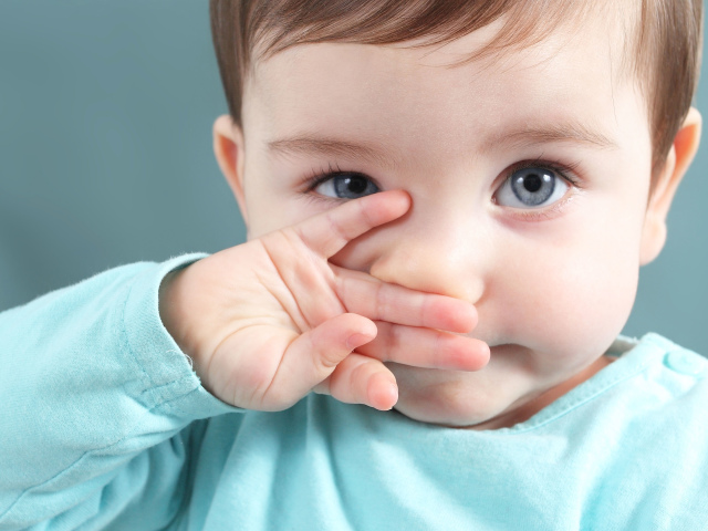Zakaj se otrokove oči držijo: kako zdraviti doma? Oči otroka se gnevajo: zdravljenje z ljudskimi zdravili