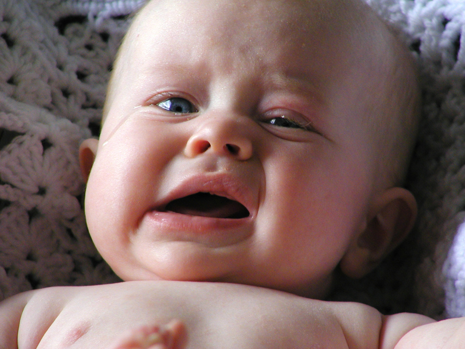 L'enfant a une oreille et s'envenit les yeux: que faire?