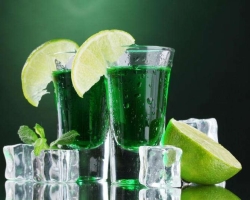 How to dilute and drink absinthe: methods of safe use at home. How to eat absinthe?
