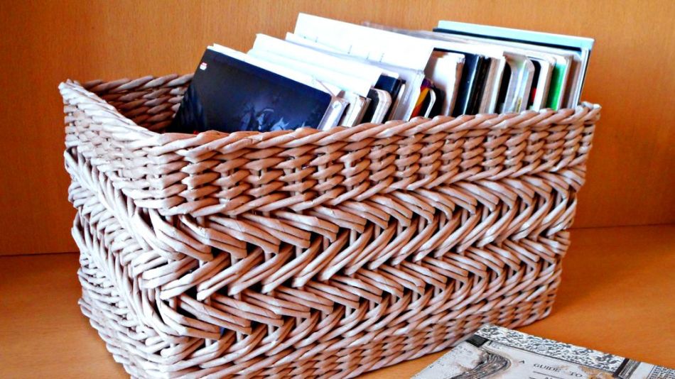 Weaving from newspaper tubes