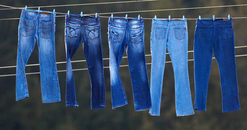 Чтобы джинсы не сели, важно правильно их сушить после стирки