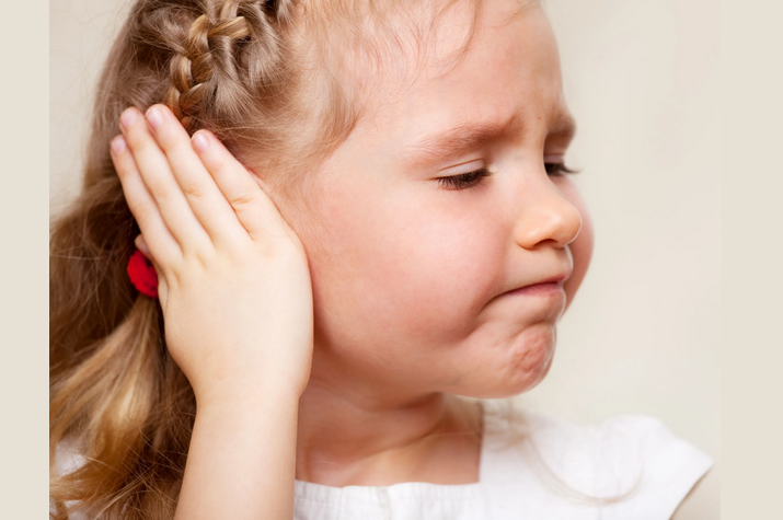 Если продуло ухо, беспокоит боль, то нужно лечить