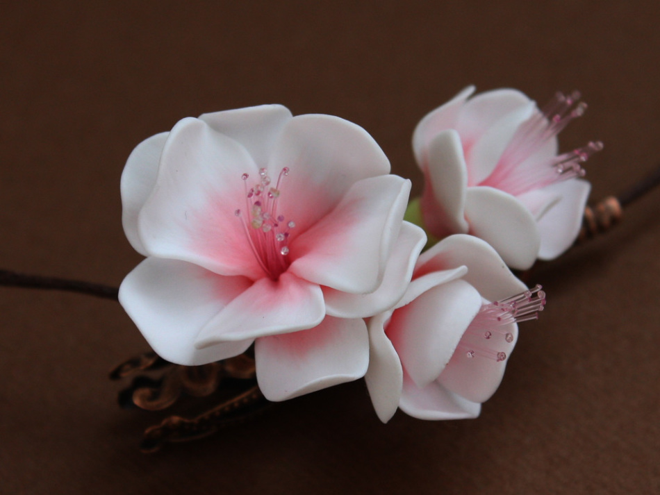 Ez kiderül, hogy a polimer agyagból készült sakura virág