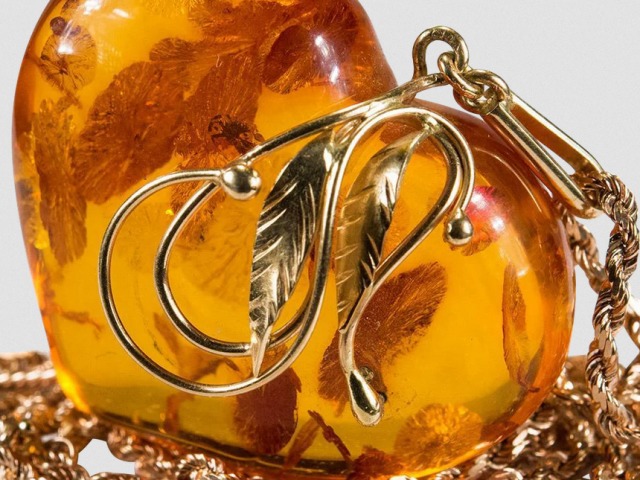 Amber in the shape of a heart. A meeting with fate awaits you: love about love