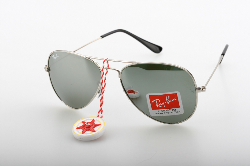 Modelo de óculos ensolarados femininos aviadores de Ray Ban