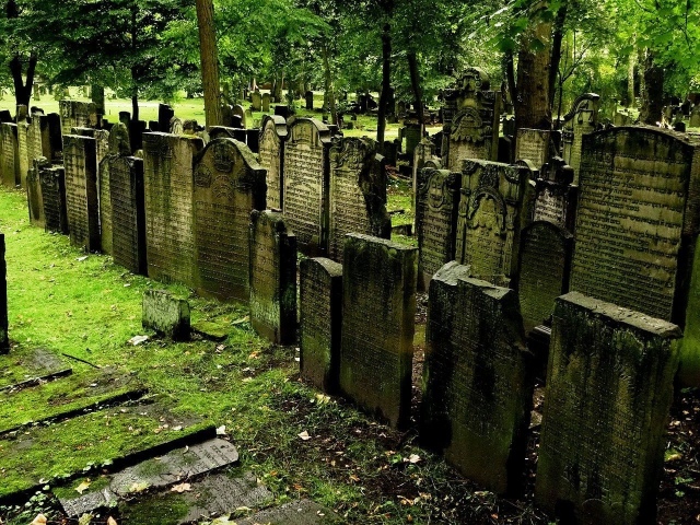 I dreamed about the cemetery and got lost, and then went out - the interpretation of the dream