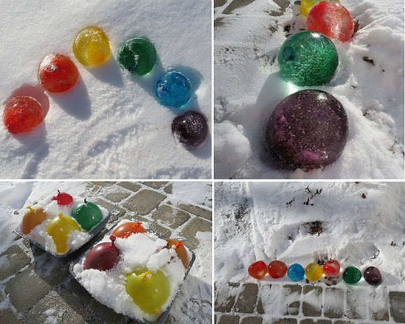Постройки из разноцветных ледяных шаров