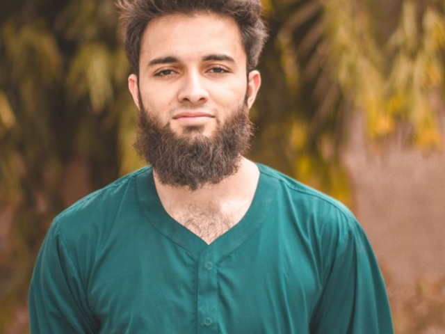 Почему мусульмане бреют усы и оставляют бороду: что означает борода у мусульман, обязательна или нет?
