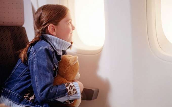 Дети в самолете без родителей. Самолет для детей. Самолет для детей 12 лет. Путешествие на самолете для детей. Мама с ребенком в самолете.